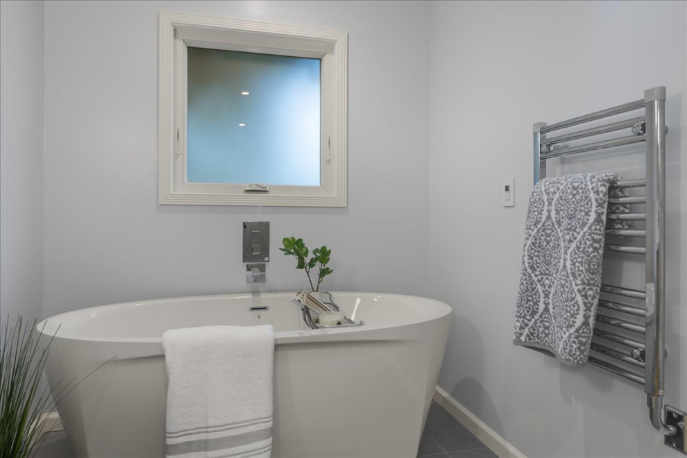 Esempio di una stanza da bagno padronale contemporanea di medie dimensioni
