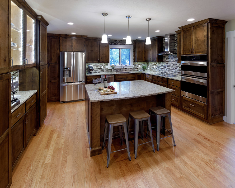 Transitional kitchen photo in Chicago