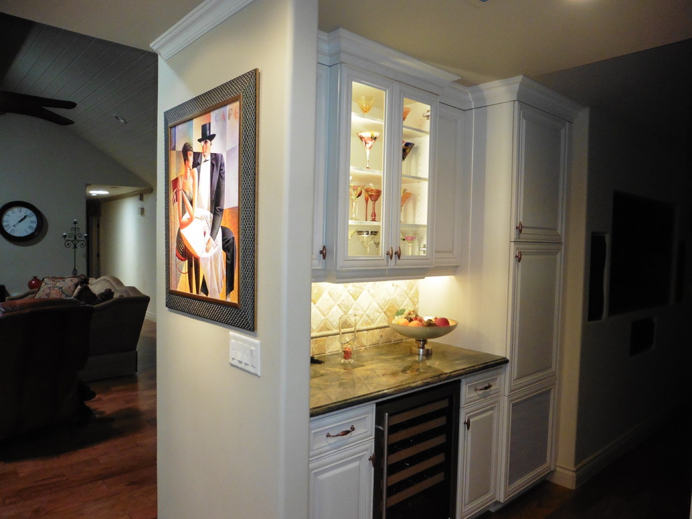 Kitchen - transitional kitchen idea