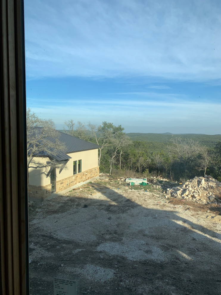 Home design - transitional home design idea in Austin