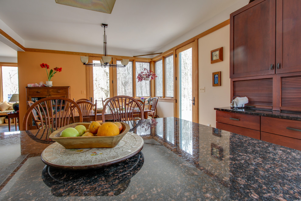 Mid-sized transitional l-shaped medium tone wood floor and brown floor eat-in kitchen photo with shaker cabinets, dark wood cabinets, quartz countertops, gray backsplash, ceramic backsplash, stainless steel appliances, an island and black countertops