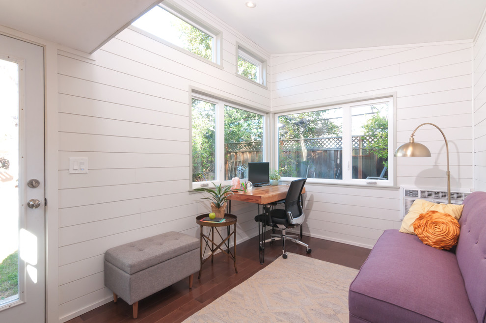 This is an example of an arts and crafts home office in San Francisco.
