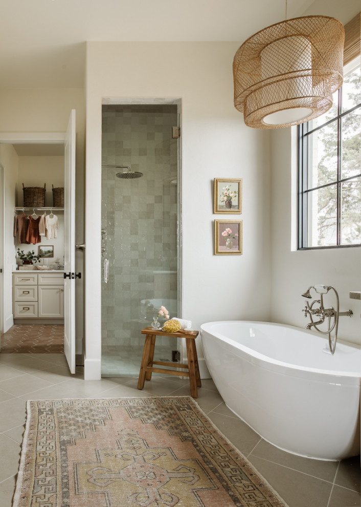 Klassisches Badezimmer En Suite mit grauen Fliesen und bunter Waschtischplatte in Oklahoma City