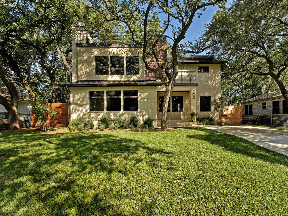 Example of a transitional home design design in Austin