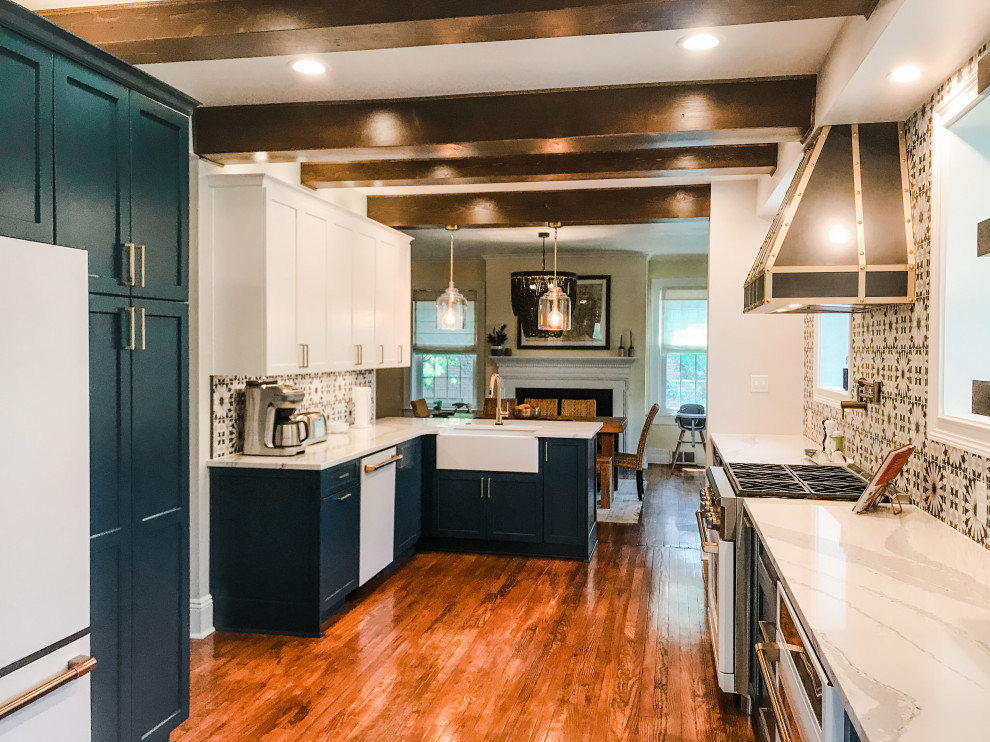 Kitchen - transitional kitchen idea