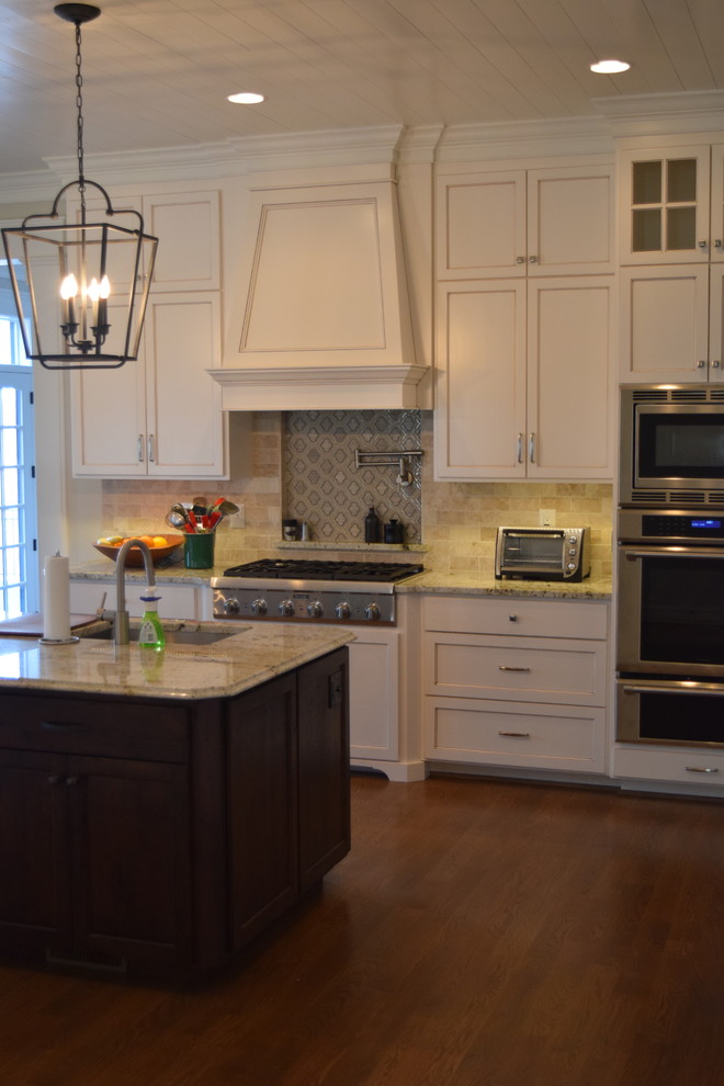 Kitchen - transitional kitchen idea