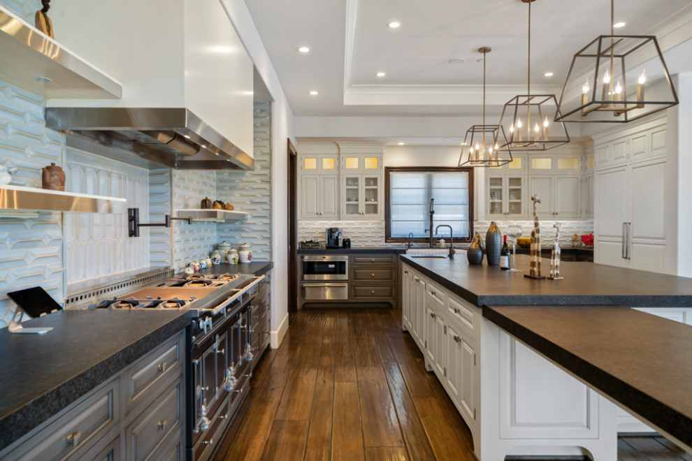 Kitchen - transitional kitchen idea in Orange County