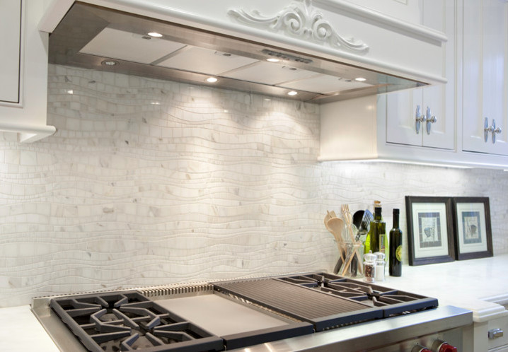 Example of a transitional kitchen design in Detroit