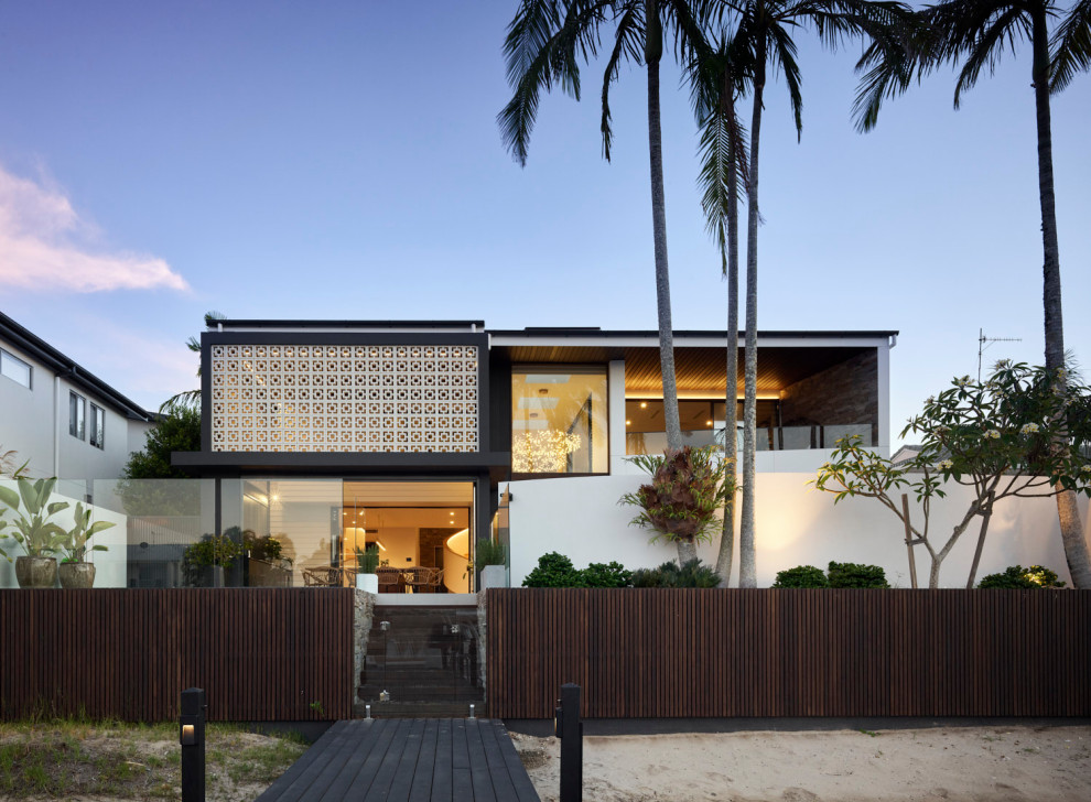 Design ideas for a contemporary exterior in Sunshine Coast.