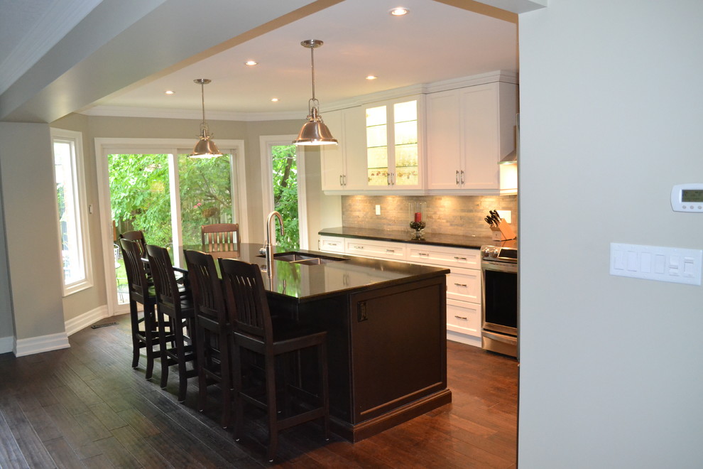 Kitchen - transitional kitchen idea in Toronto