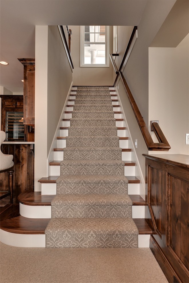 Design ideas for a traditional staircase in Minneapolis.