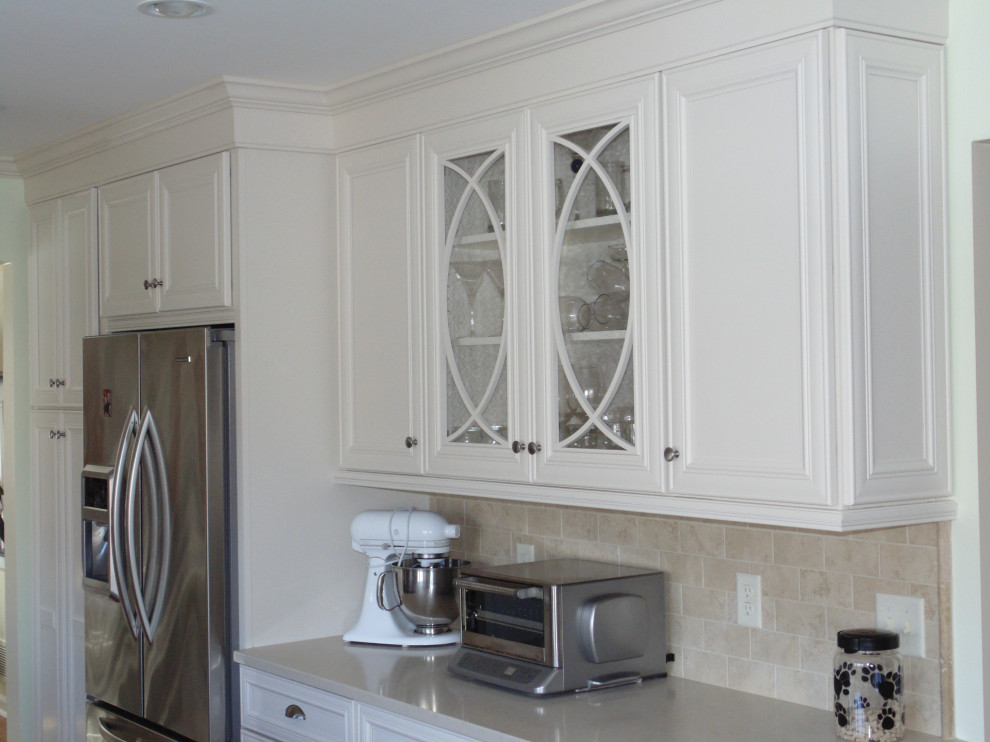 Eat-in kitchen - large transitional u-shaped medium tone wood floor and brown floor eat-in kitchen idea with a farmhouse sink, flat-panel cabinets, white cabinets, quartz countertops, beige backsplash, travertine backsplash, stainless steel appliances and beige countertops