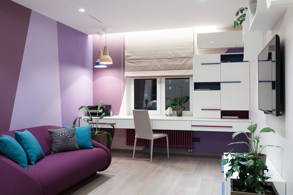 Inspiration for a contemporary kids' room in Saint Petersburg with purple walls, light hardwood floors and beige floor.