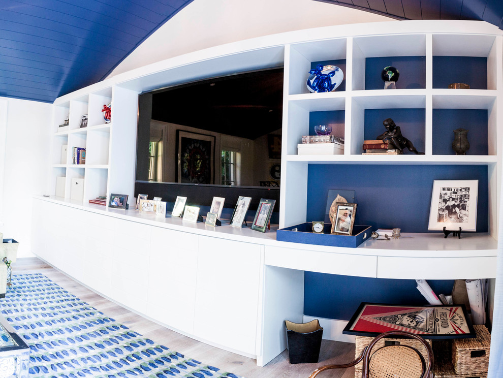 Transitional home design photo in Miami