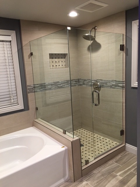 Alcove bathtub - mid-sized transitional master alcove bathtub idea in Orange County with raised-panel cabinets, gray cabinets, beige walls, an undermount sink and marble countertops