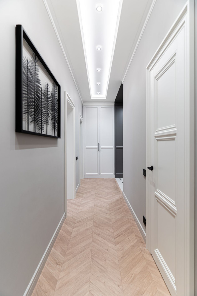 Коридор в стиле английская классика с элементами неоклассики