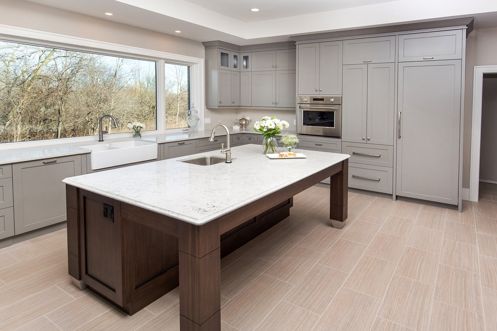 Transitional kitchen photo in Toronto