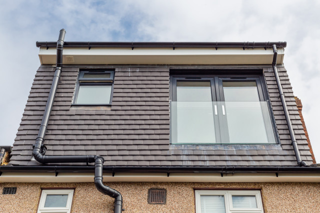 LOFT CONVERSION IN NORTHOLT modern-fasad