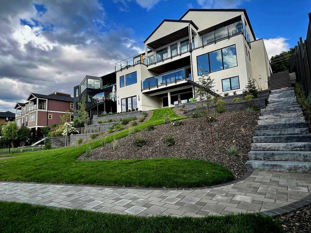 Lakeside Landscaping