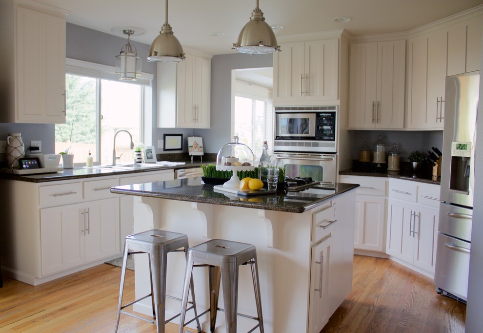 Kitchen - transitional kitchen idea