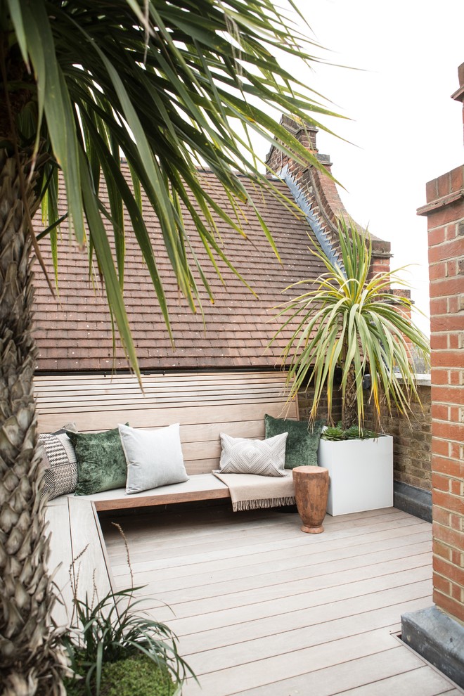 Inspiration for a mid-sized contemporary rooftop and rooftop deck in London with no cover.