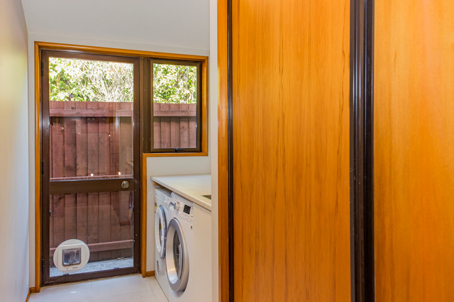 Cephas Close contemporary-tvaettstuga