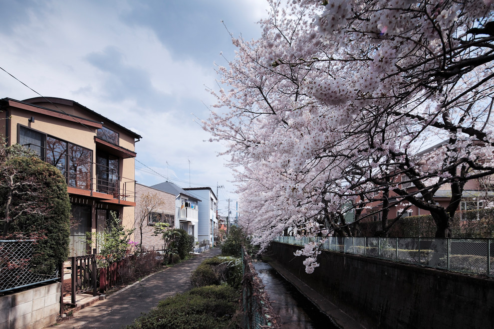 Photo of an asian exterior in Tokyo Suburbs.
