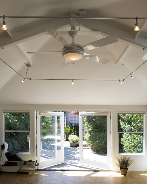 Garage - Converted into Studio sovremennyy-hozpostroyki