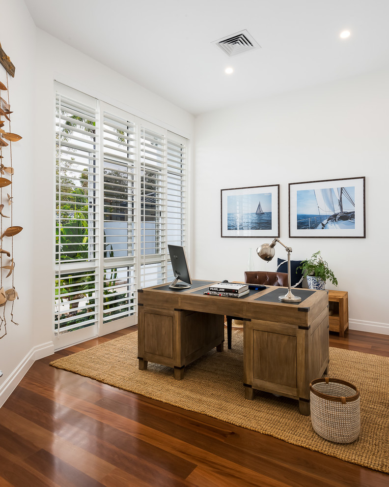 Beach style home office in Gold Coast - Tweed.