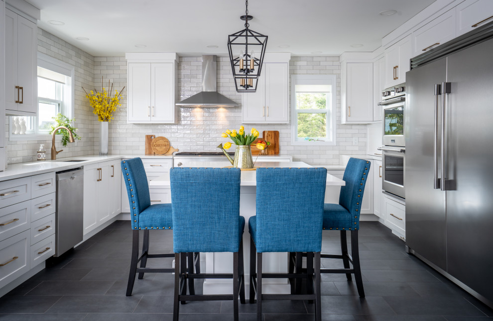 Mid-sized transitional kitchen photo