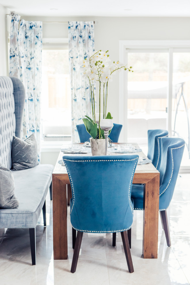 Transitional home design photo in Toronto