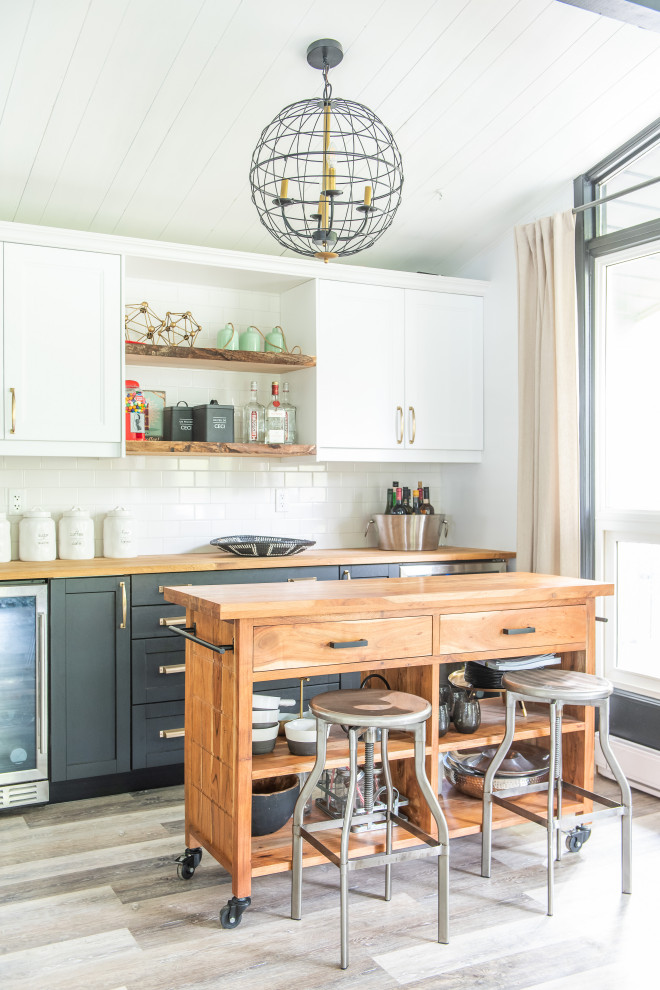Inspiration for a transitional home design remodel in Toronto