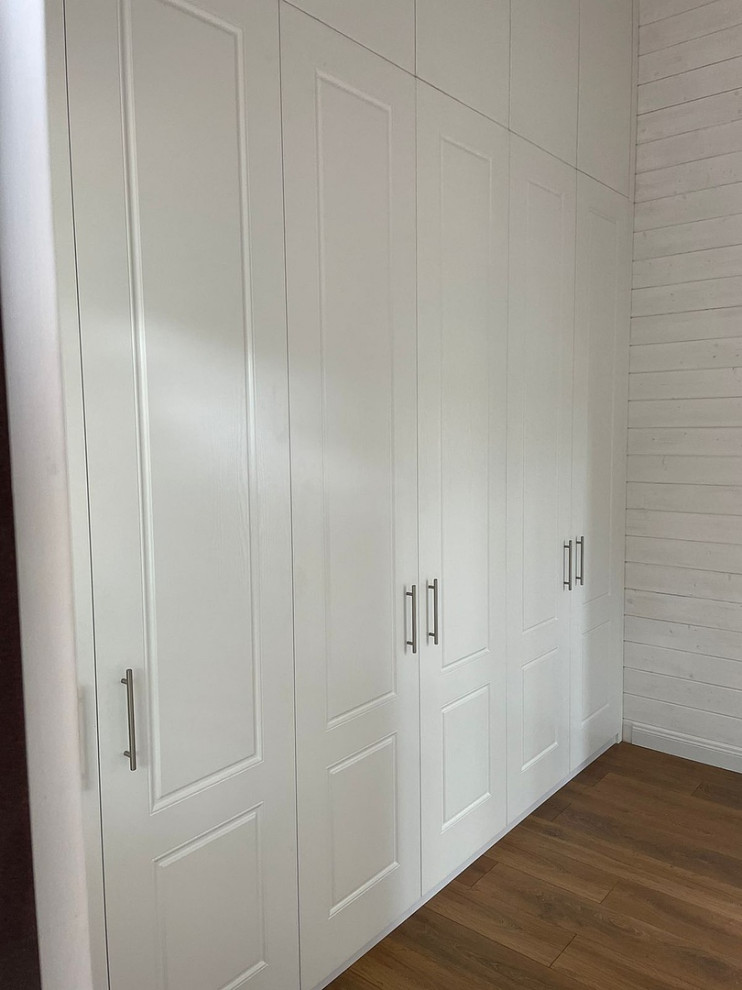 Встроенные распашные шкафы