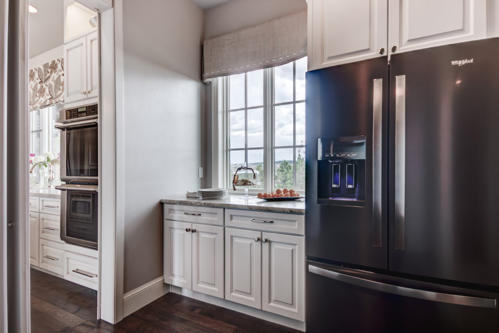 Transitional home design photo in Denver