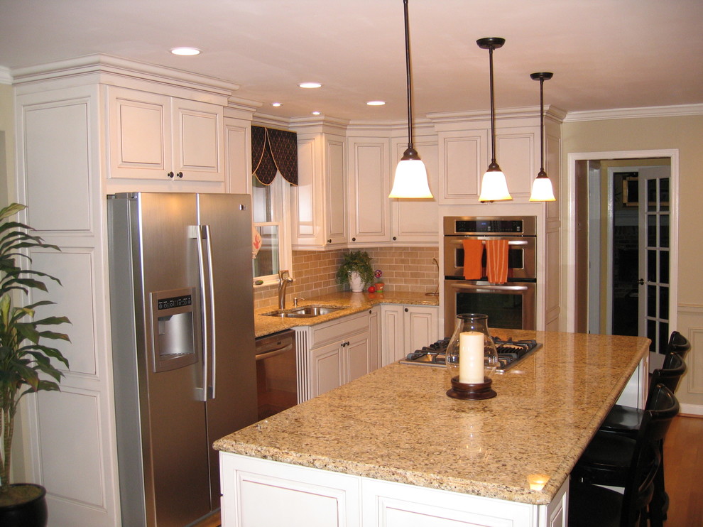 Example of a transitional kitchen design in Atlanta