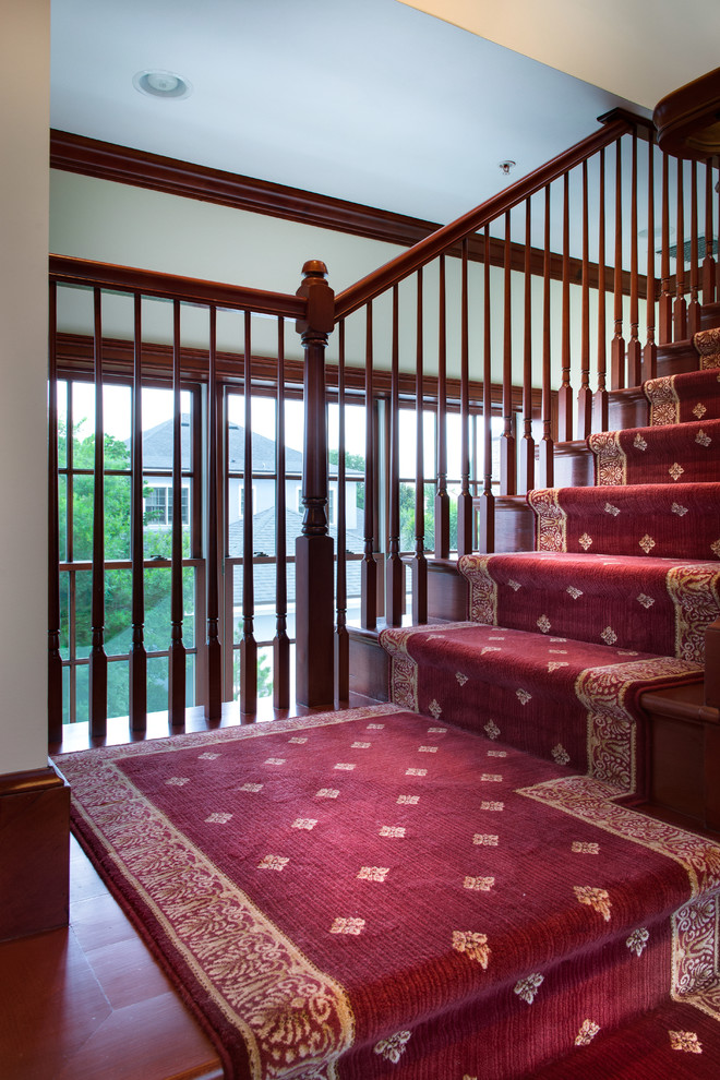 Design ideas for an expansive traditional staircase in Orlando.