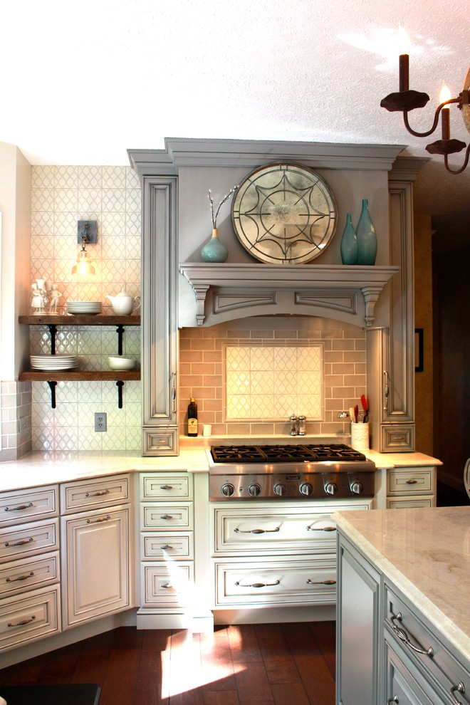 Inspiration for a transitional kitchen remodel in Cleveland