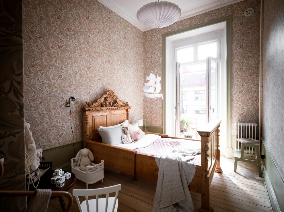 Design ideas for a scandinavian kids' bedroom in Gothenburg with a dado rail.
