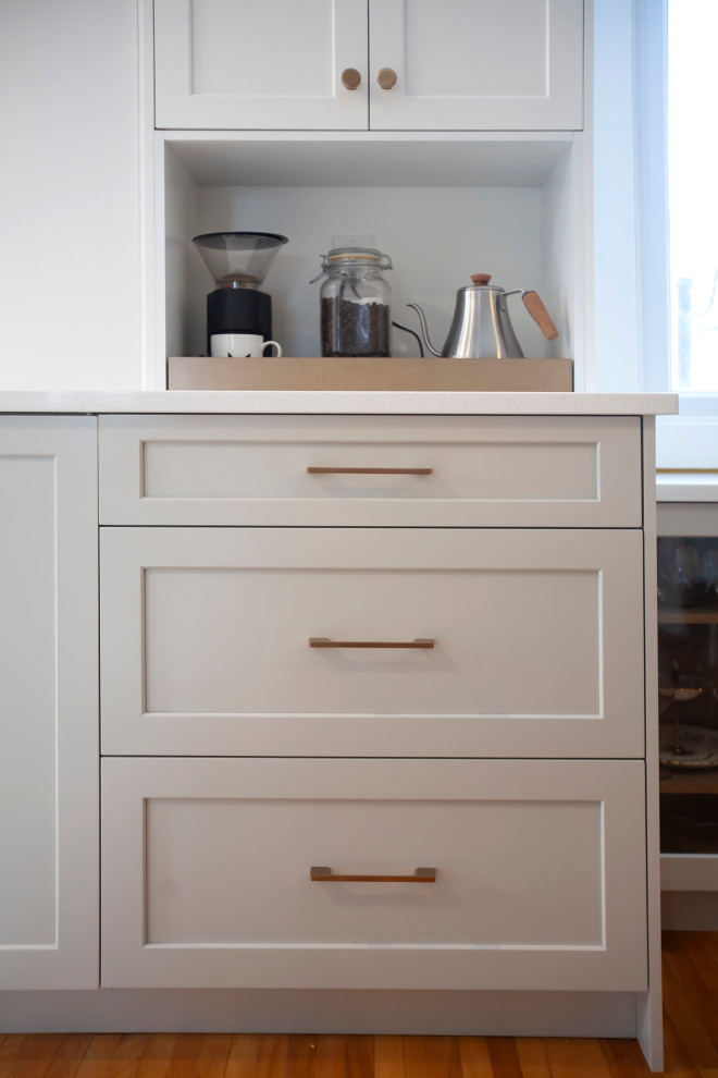 Inspiration for a mid-sized transitional single-wall eat-in kitchen remodel with an undermount sink, shaker cabinets, white cabinets, quartz countertops, porcelain backsplash, stainless steel appliances, no island and white countertops