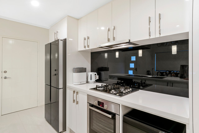 Kitchen transitional-kitchen