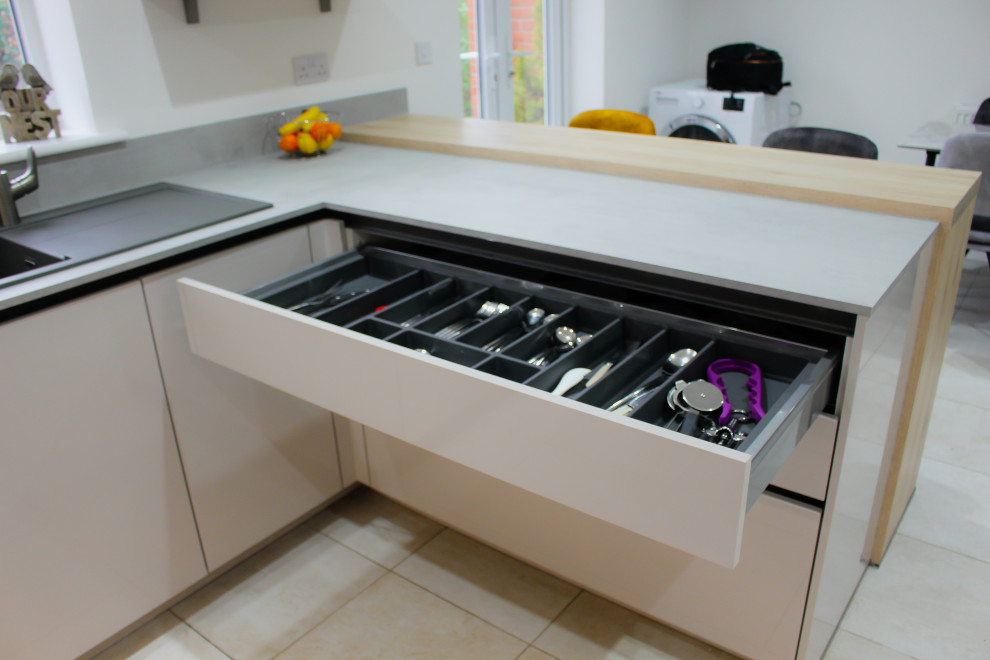 Focus Ultra High Gloss Sand with Sanremo Accent