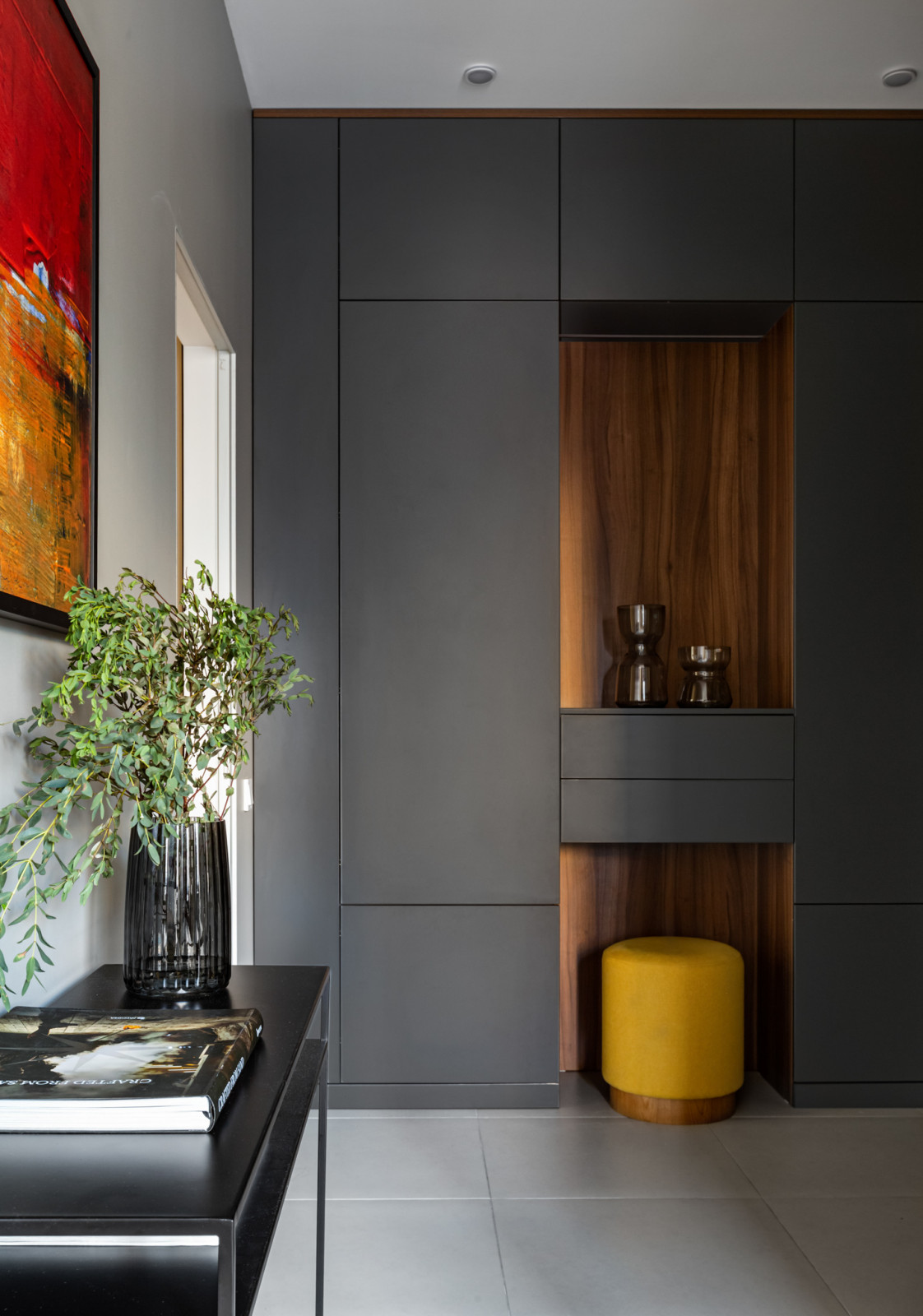 Белый в цвете