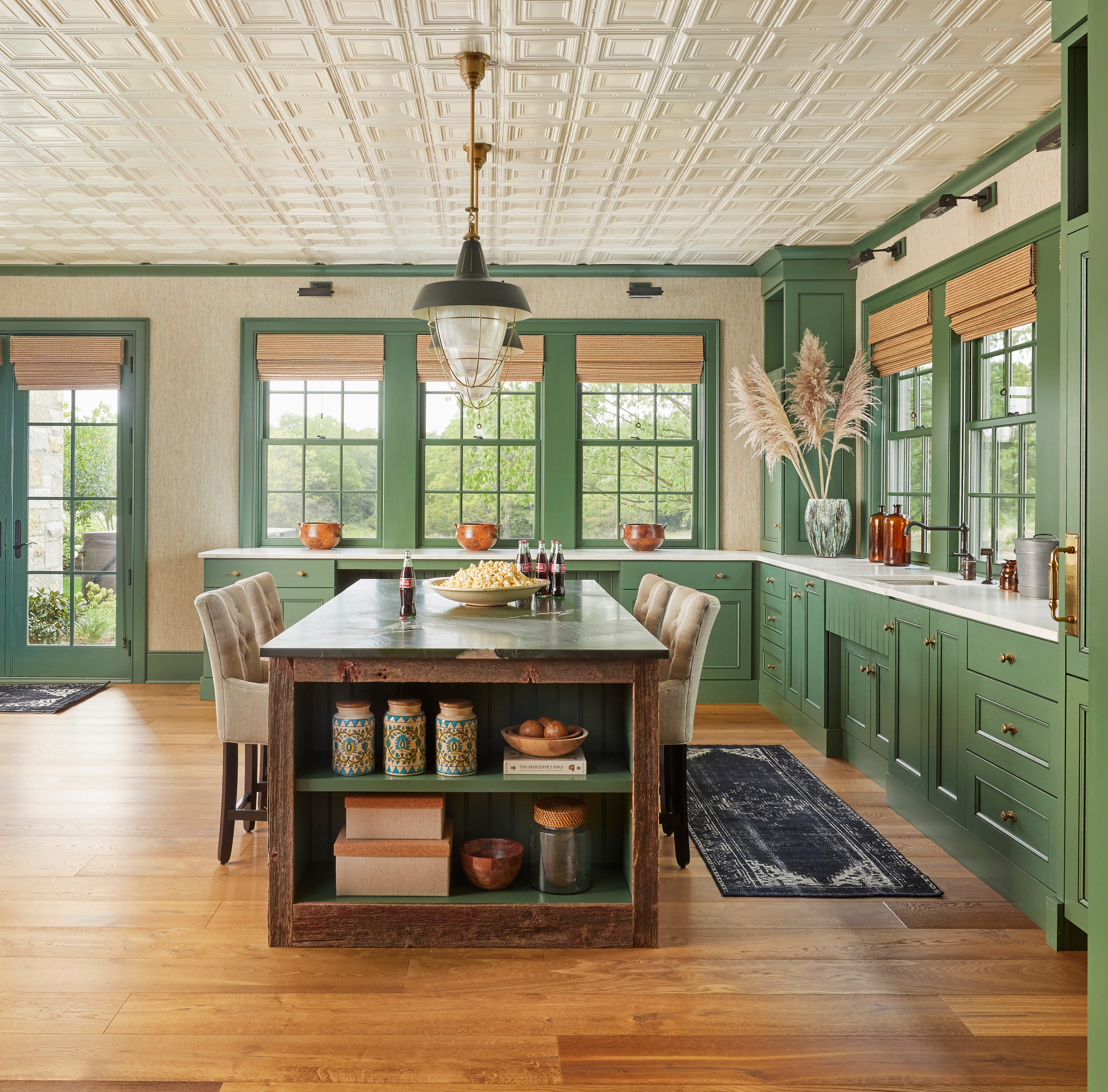 New This Week: 8 Kitchens With Gorgeous Green Cabinets, image size:2560x2524