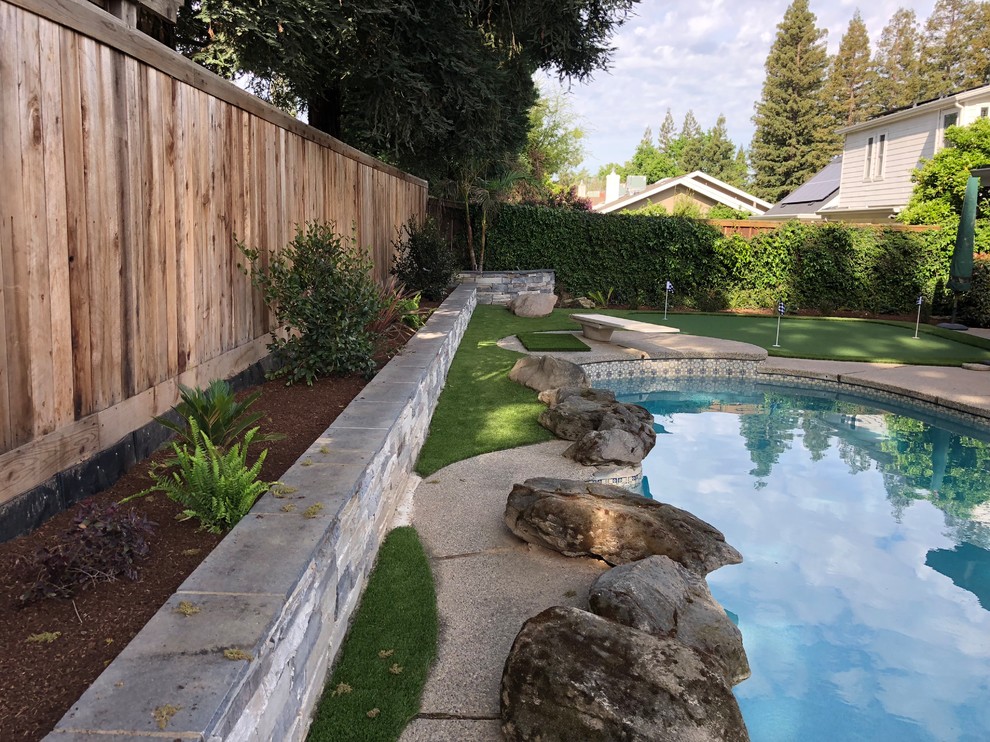 Design ideas for a mid-sized transitional shade backyard outdoor basketball/tennis/multi-game court.