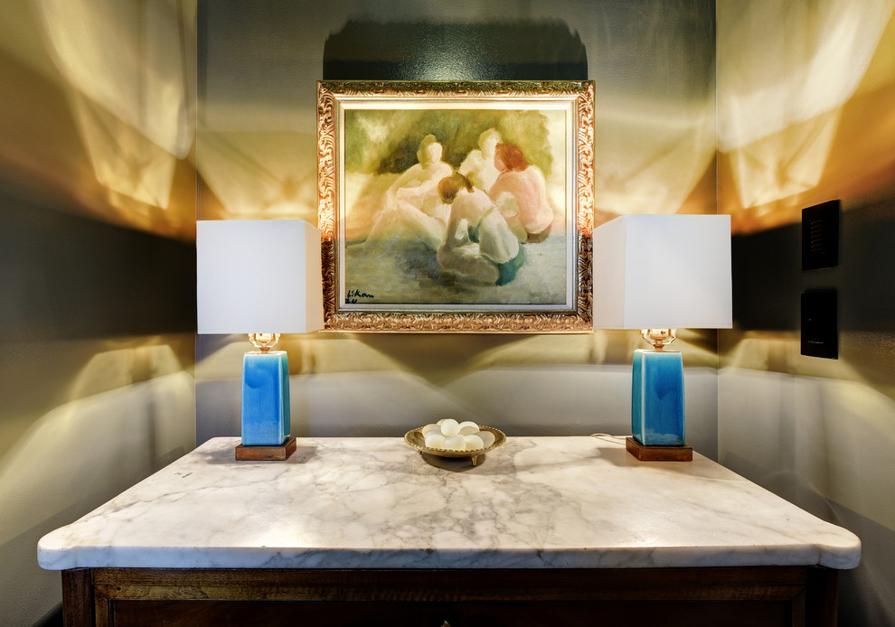Example of a transitional home design design in Austin