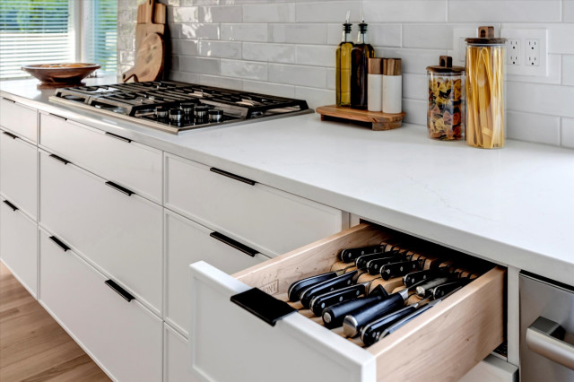 Naketa Lane Kitchen contemporary-kitchen