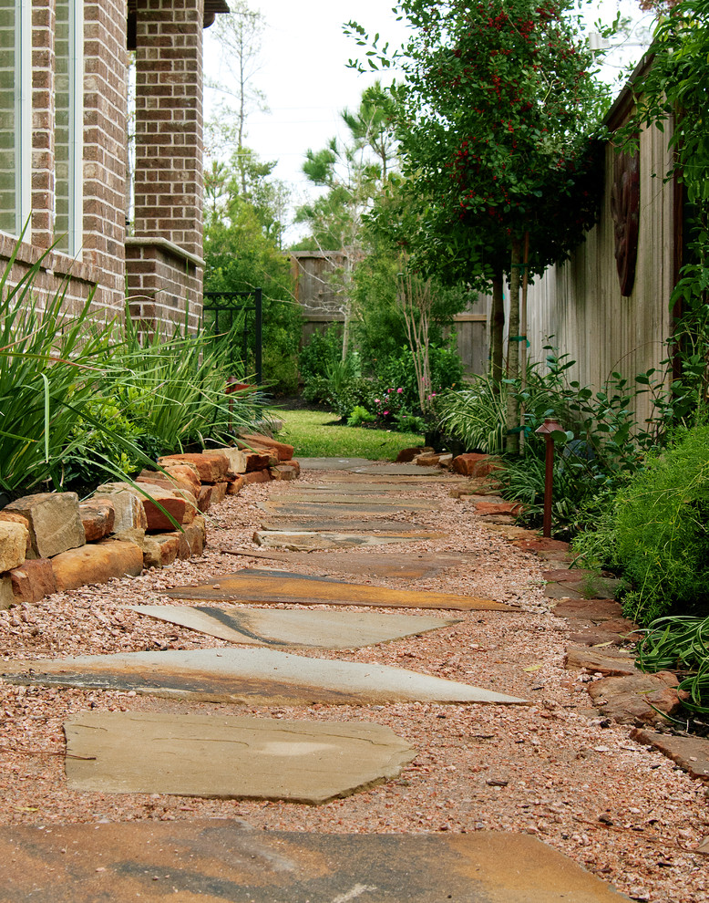 Photo of a traditional side yard garden in Houston.