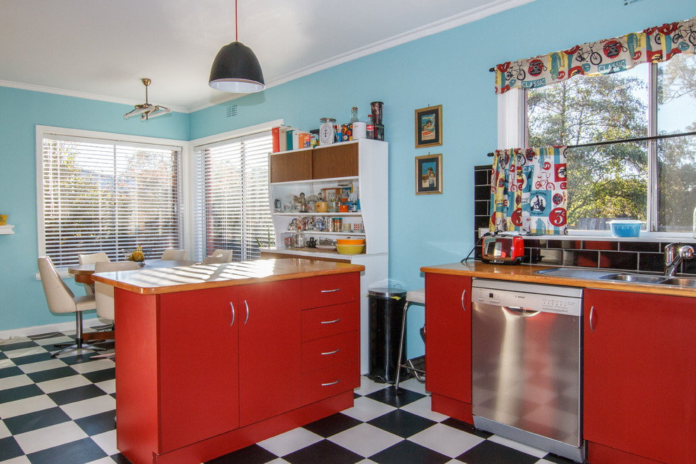 Midcentury kitchen in Hobart.