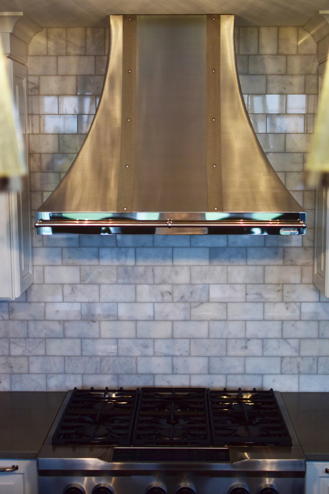 Eat-in kitchen - large transitional l-shaped medium tone wood floor and brown floor eat-in kitchen idea with a farmhouse sink, shaker cabinets, white cabinets, quartz countertops, white backsplash, marble backsplash, stainless steel appliances and two islands