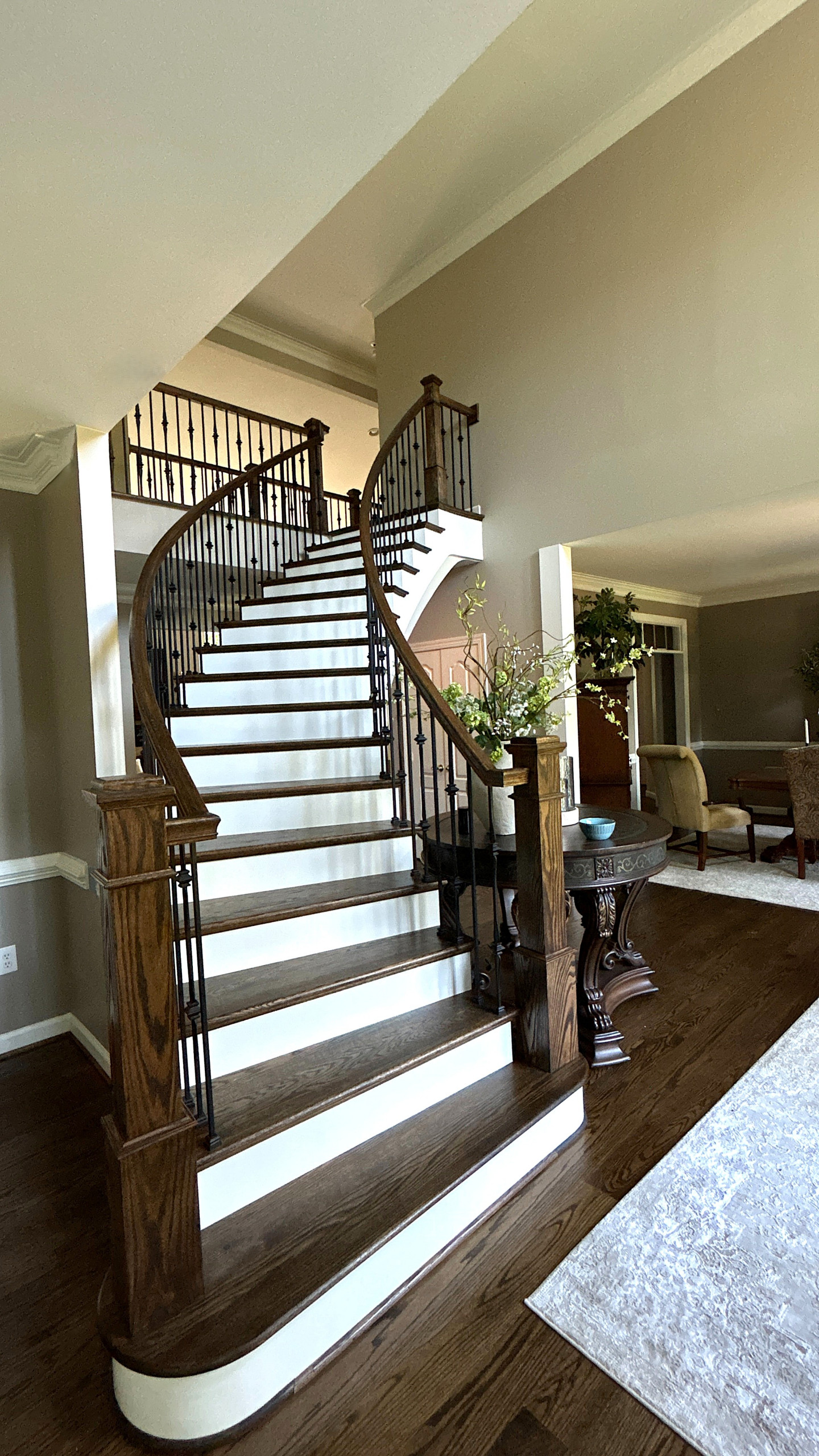 Project #157 | Traditional Curved Foyer Staircase